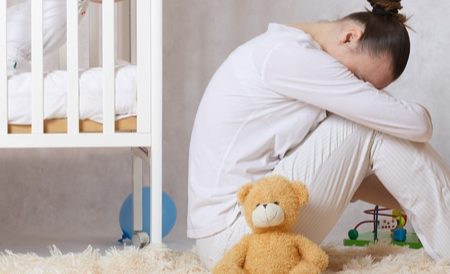 اكتئاب ما بعد الولادة | الأسباب والأعراض وكيفية التعامل معه