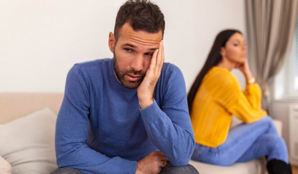 كيف نتعامل مع الشريك الغير متاح عاطفيا ؟ الشريك الغير متاح عاطفيا