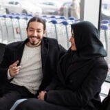 سلبيات وإيجابيات المزاح بين الشركاء