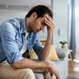 هرمون الاكتئاب عند الرجال: الأسباب والخلل
