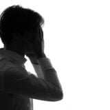 كيف تتخلص من الحزن والاكتئاب: بأفضل الطرق